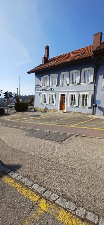 Hôtel pour 3 personnes, avec vue sur le lac ainsi que terrasse et vue, animaux acceptés à Belmont-sur-Lausanne