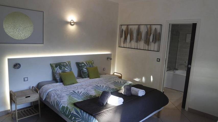 Chambre d’hôte pour 2 personnes, avec piscine et sauna ainsi que jardin et vue à Fréjus - 3