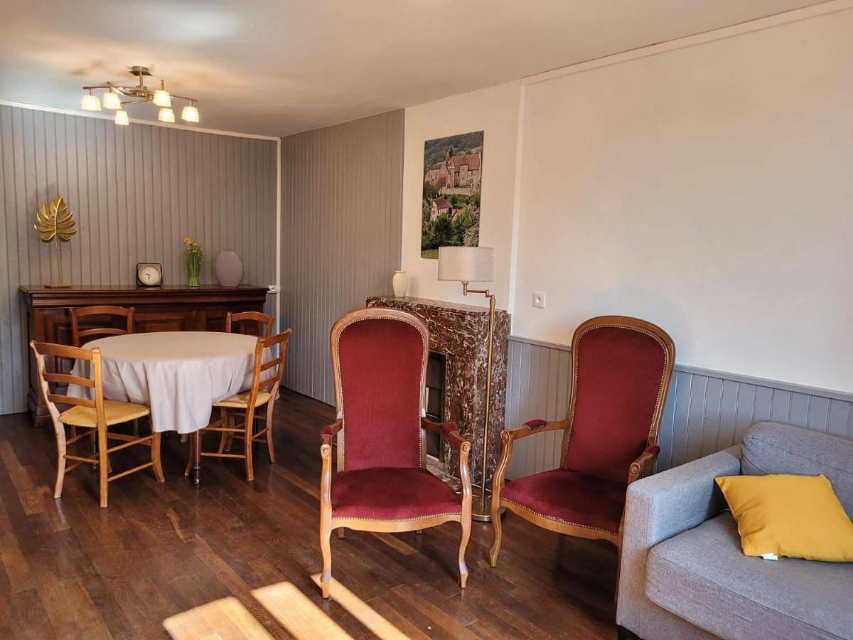 Three-Bedroom House in Ahun, Région de Guéret