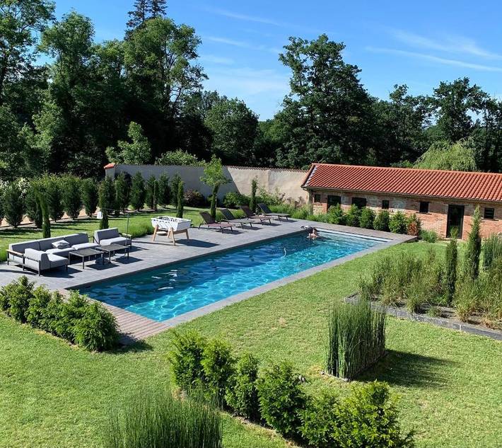 Location de vacances pour 12 personnes, avec Terrasse ainsi que Jardin et Piscine à Peschadoires