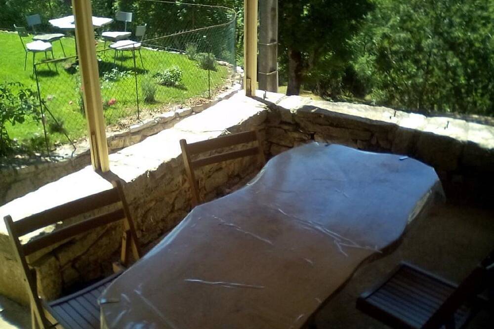 Casa de campo restaurada en su estilo original. Alojamiento en Caussignac. in Mas-Saint-Chély, Cevenas