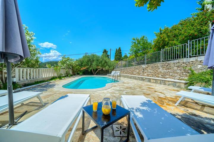 Villa pour 10 personnes, avec jardin ainsi que terrasse et piscine, adapté aux familles à Sumartin - 2
