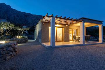 Ferienhaus für 8 Personen, mit Garten in Dalmatien