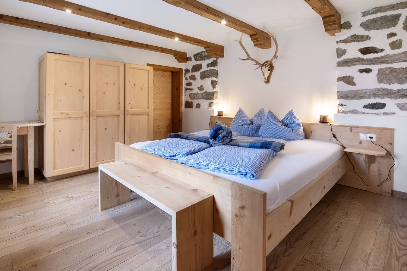 Ganze Wohnung, Ferienwohnung 'Tscheppa' mit Bergblick, privater Terrasse und Wi-Fi in Stilfs, Nationalpark Stilfser Joch