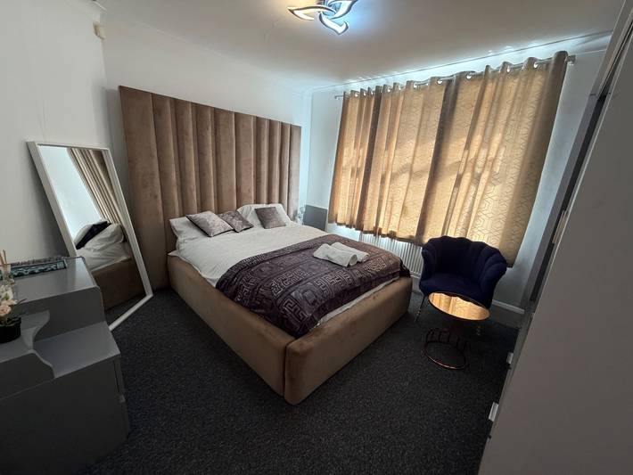 3 Bedroom House Sleeps 7 - Free Parking in Stockport, Grand Manchester