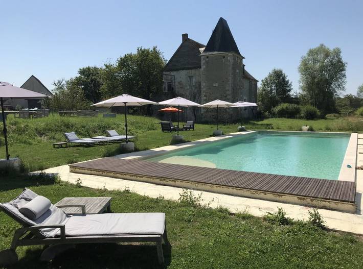 Gîte pour 30 personnes, avec terrasse ainsi que piscine et jardin