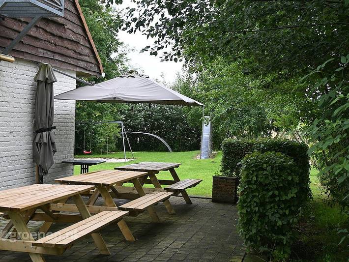 Location de vacances pour 45 personnes, avec Balcon/Terrasse et Jacuzzi ainsi que Terrasse et Piscine à Poperinge