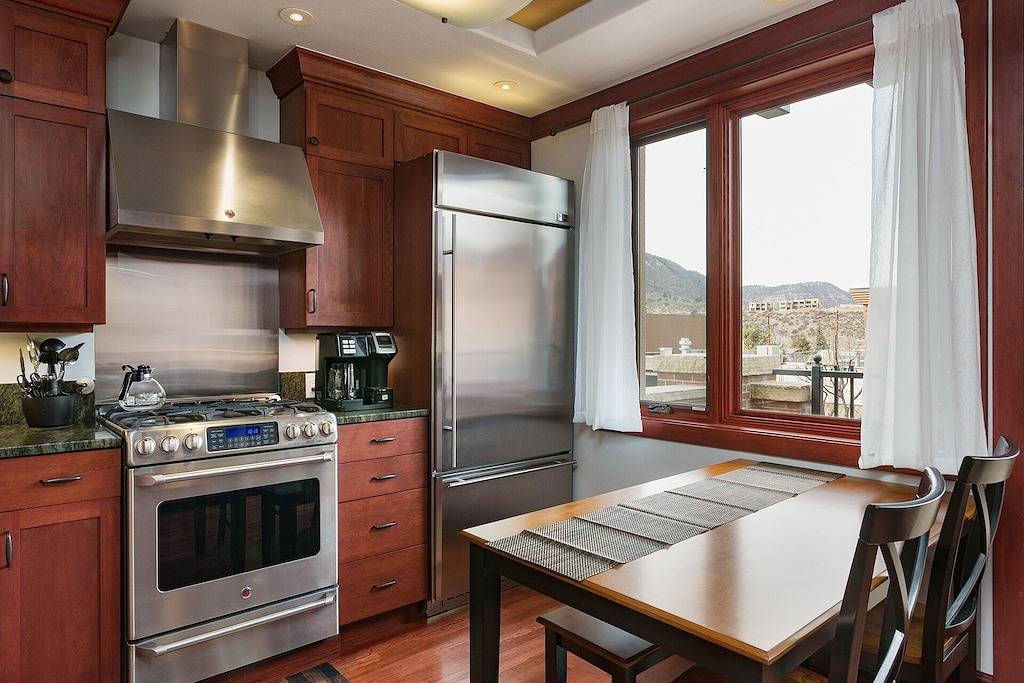 Ganze Wohnung, Luxusapartment mit Blick auf die historische Main Ave. - Great Deck und Blick auf die Berge in Durango (Colorado), San Juan National Forest