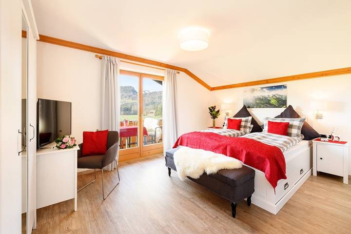 Ferienwohnung für 2 Personen, mit Ausblick und Pool sowie Garten in Rubi