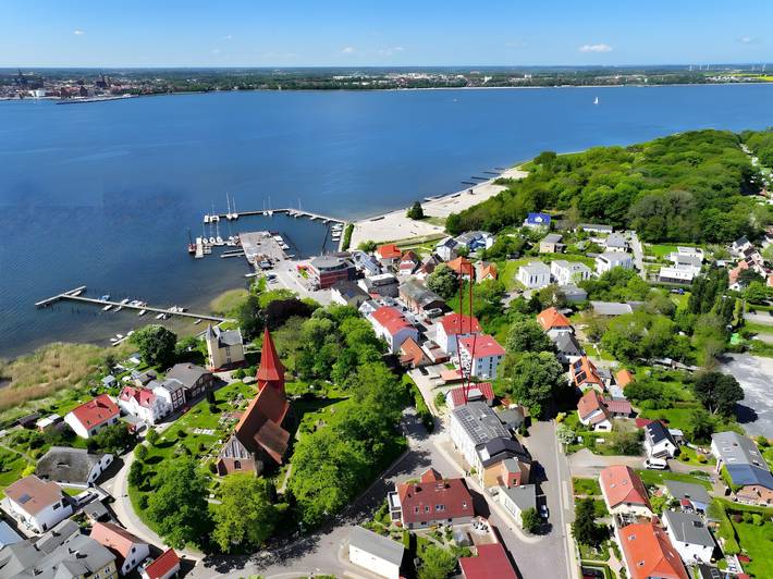 Ferienwohnung für 4 Personen, mit Balkon und Seeblick in Altefähr - 2