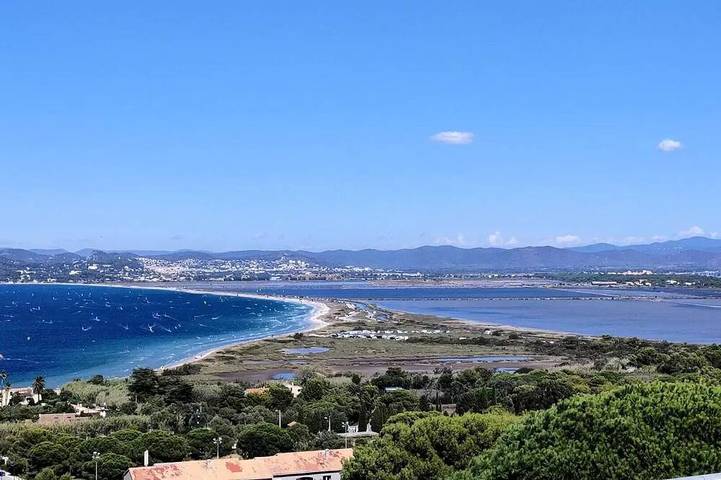 Camping pour 6 personnes, avec terrasse, animaux acceptés à Giens
