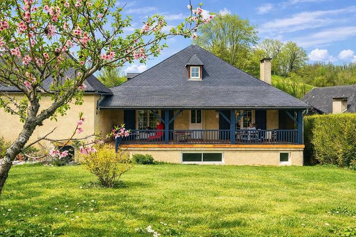 Gîte pour 4 personnes, avec jardin dans Vallée d'Ossau