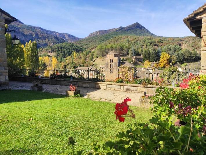 Hotel para 2 personas, con piscina y jardín además de jacuzzi y sauna en Provincia de Huesca - 2