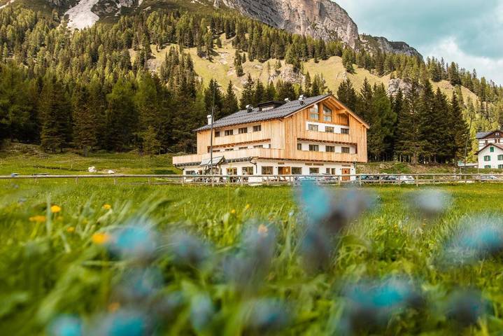 Location de vacances pour 8 personnes, avec Balcon et Jardin ainsi que Vue sur le lac et Vue dans Misurina