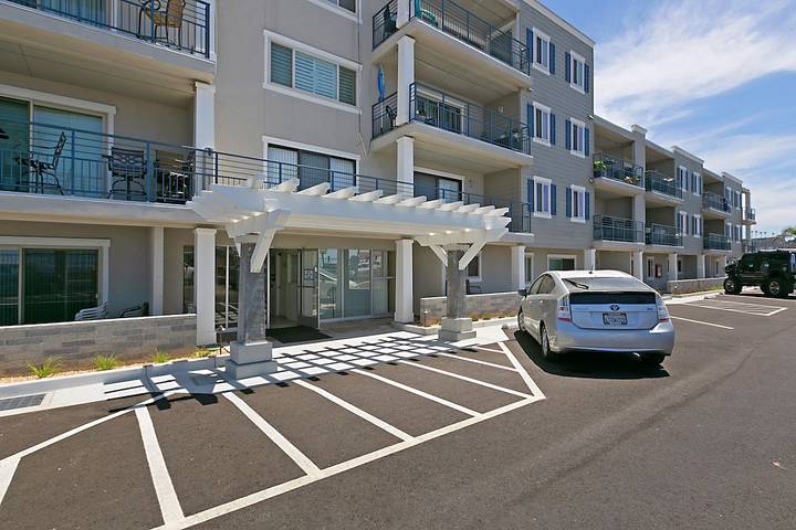 Vacation rental for 4 people, with hot tub and balcony as well as pool in Oceanside