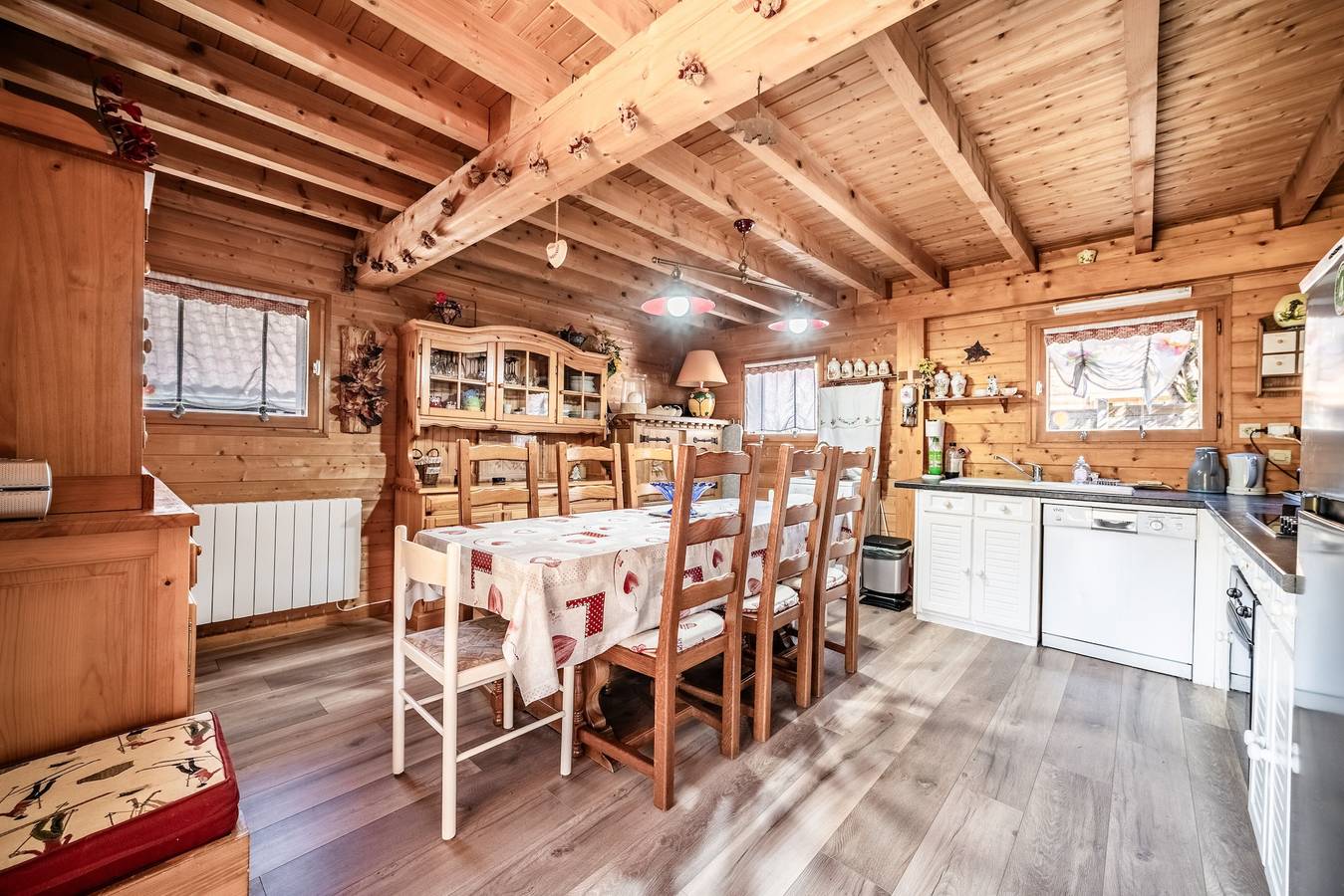 Chalet „8p Classique-Le Ptit Marvel“: Bergblick, private Terrasse & Wlan in Verchaix, Region Bonneville