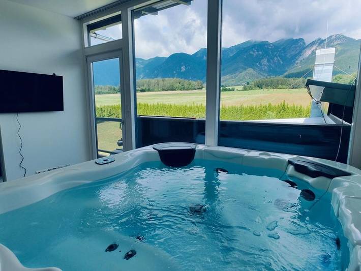 Ferienwohnung für 6 Personen, mit Ausblick und Pool sowie Garten und Sauna