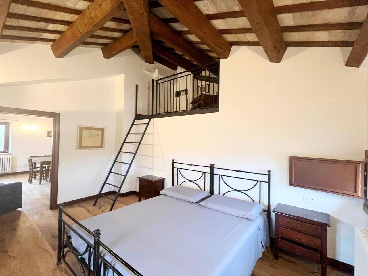 Appartement entier, Appartement dans un village avec piscine in Valle del Metauro