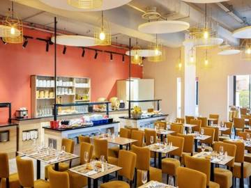 Gîte pour 5 personnes, avec balcon et vue sur l’océan ainsi que jardin et piscine, adapté aux familles dans Plage de Boulouris