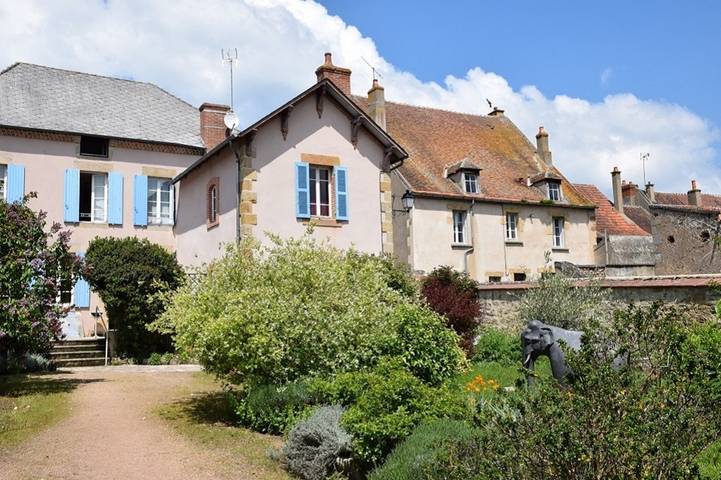 Location de vacances pour 5 personnes, avec terrasse à Souvigny