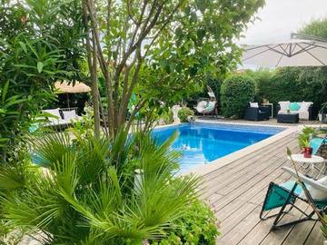 Gîte pour 2 personnes, avec terrasse et vue ainsi que piscine et jardin à Pierrefeu-du-Var