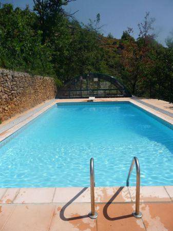 Location de vacances pour 2 personnes, avec piscine et terrasse ainsi que jardin et vue à Saint-Jean-du-Pin - 4