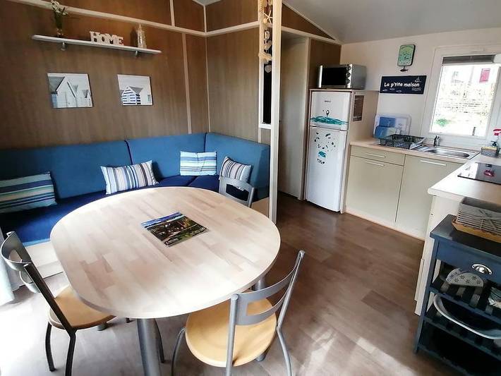 Camping Résidentiel La Pinède - Mobilheim 6 personen - Tribord Confort -3 Zimmer 32m²- *Klima, Terrasse, Tv*. in Castelnau-de-Guers, Mittelmeerküste (Frankreich)