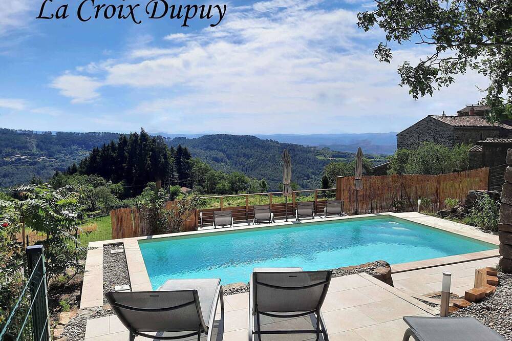 Komfortables 4* Ardèche-Haus, klimatisiert, beheiztes Schwimmbad, Panoramablick in Chassiers, Parc naturel régional des Monts d'Ardèche