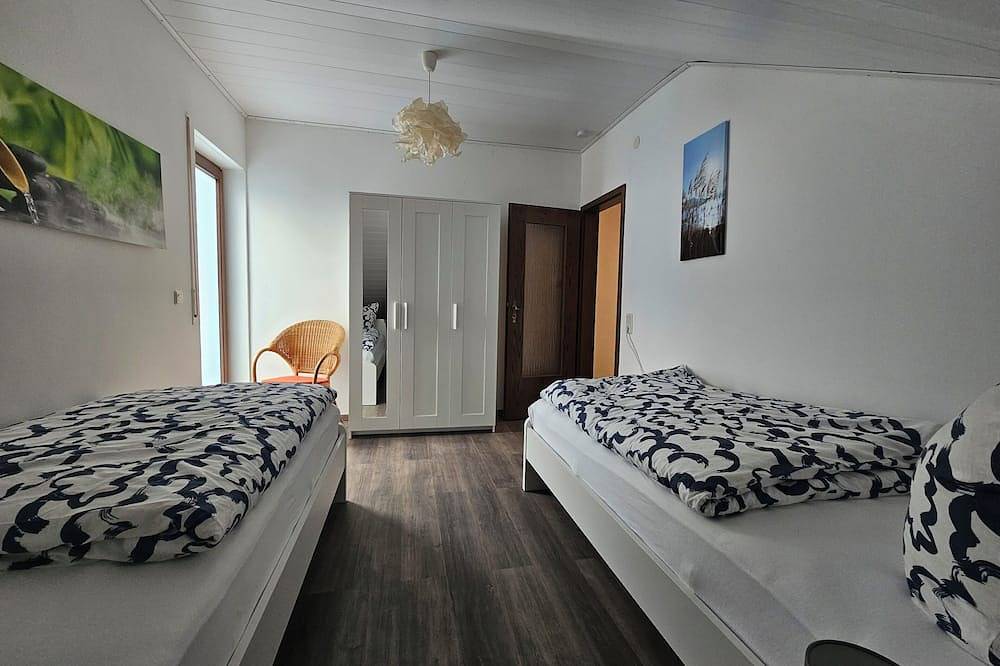 Ganze Wohnung, Schöne Ferienwohnung am Waldrand mit drei Schlafzimmern. in Zell, Main-Odenwald