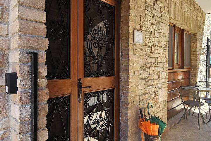 Ganze Wohnung, Apartment 38qm historisches Zentrum 4 Plätze. Kostenloses Parken Haustiere erlaubt. in Assisi, Perugia Provinz