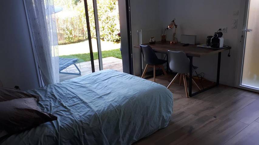 Chambre d’hôte pour 2 personnes, avec vue ainsi que jardin et terrasse à Saint-Saturnin
