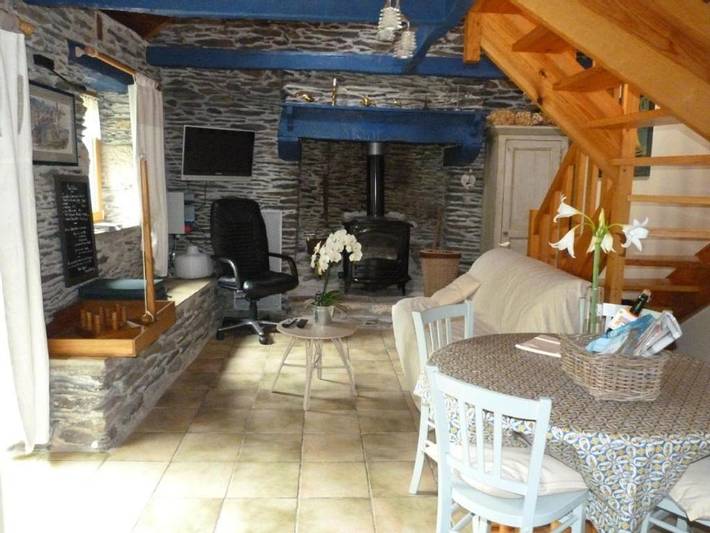 Location de vacances pour 4 personnes, avec Balcon et Terrasse ainsi que Jardin et Vue à Saint-Thois