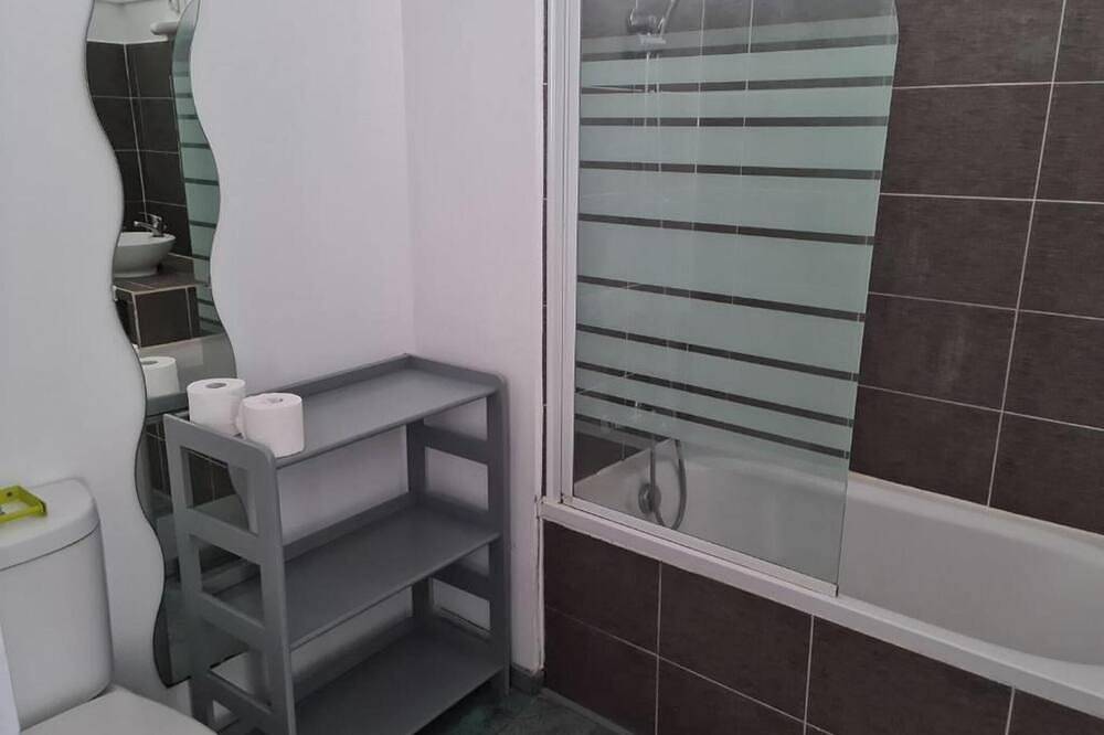 Entire apartment, Homerez - Apt. Beaugency modern in Beaugency, Loire Valley