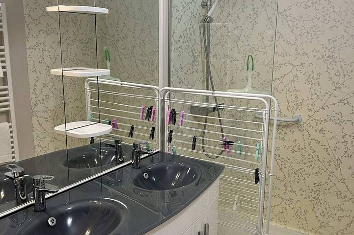 Appartement entier, Appartement 4 personnes climatisé 1 chambre + canapé convertible Puy de Louchadière 104 in Châtel-Guyon, Parc naturel régional des Volcans d'Auvergne