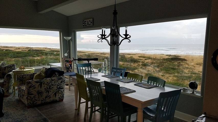 Vacation rental for 14 people, with yard and hot tub in Westport (WA)