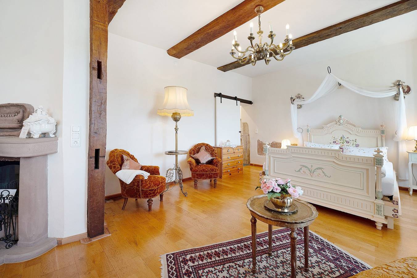 Ganze Wohnung, Ferienwohnung 'Napoleonzimmer Studio' mit gemeinsamer Terrasse, gemeinsamem Garten und Wlan in Maring-Noviand, Bernkastel-Kues & Umgebung