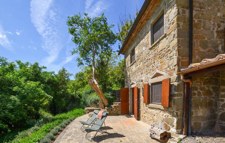 Accogliente appartamento con Wi-Fi, terrazza, giardino e parcheggio in strada in Anghiari, Valtiberina