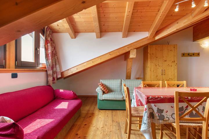Entire apartment, Apartment 'Monte Bianco' with Mountain View, Shared Terrace and Wi-Fi in Mazod (Torgnon), Torgnon Municipality