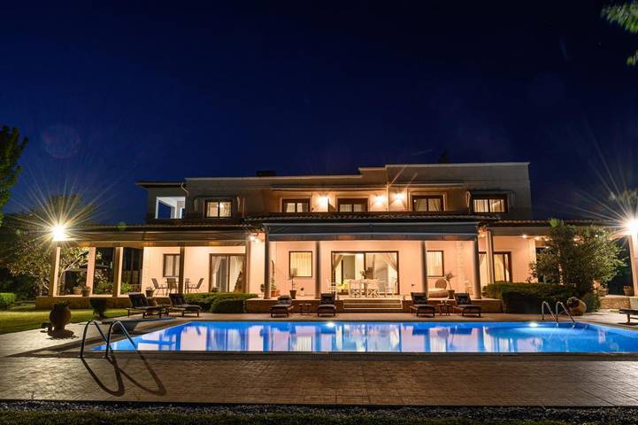 Villa für 4 Personen, mit Pool und Ausblick sowie Garten, mit Haustier - 1
