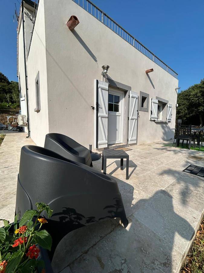 Appartement entier, One-Bedroom Apartment in Alata, Région d'Ajaccio