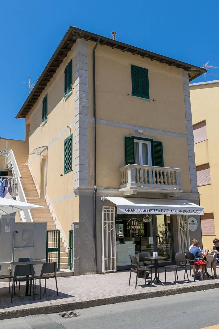 Appartamento intero, 4 posti letto - Bientinesi - 🏙️ Centro San Vincenzo: moderno a 20mt dal mare in Spiaggia di Rimigliano (San Vincenzo), San Vincenzo