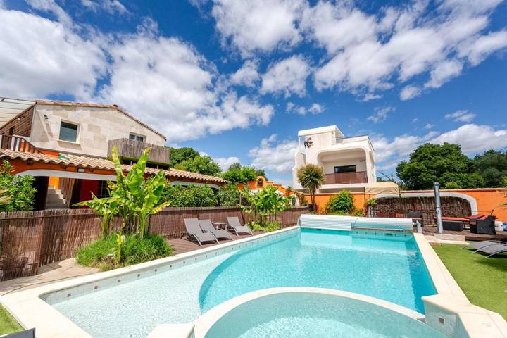 Appartement de vacances pour 4 personnes, avec Balcon et Jacuzzi ainsi que Terrasse et Jardin