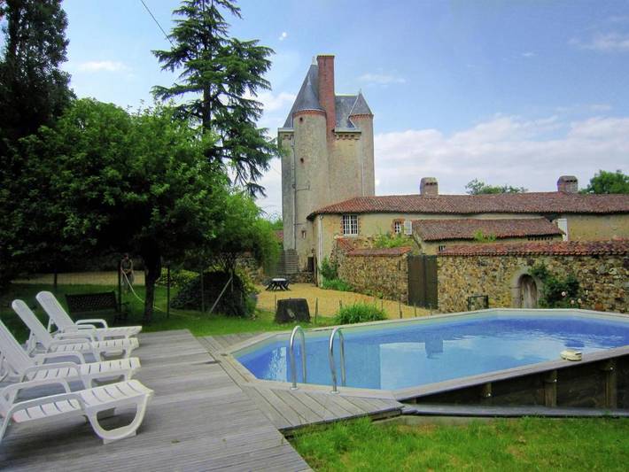 Gîte pour 6 personnes, avec jardin ainsi que terrasse et piscine à Saint-Paul-du-Bois