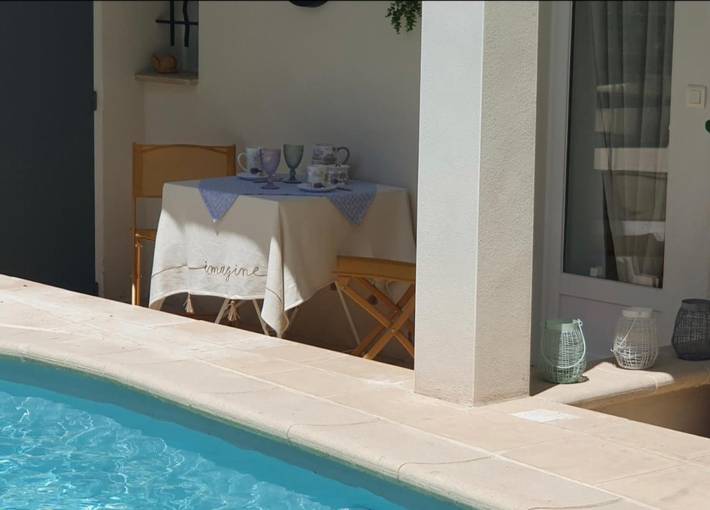 Chambre d’hôte pour 2 personnes, avec Terrasse ainsi que Piscine et Vue