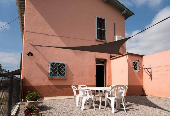 Location de vacances pour 7 personnes, avec piscine et jardin, adapté aux familles à Théza - 3