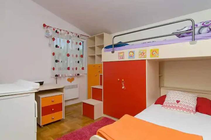 Three Bedroom Villa With Private Pool in Naklice, Omiš-Riviera