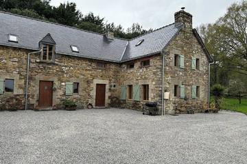 Gîte pour 4 personnes, avec jardin à Mûr-de-Bretagne