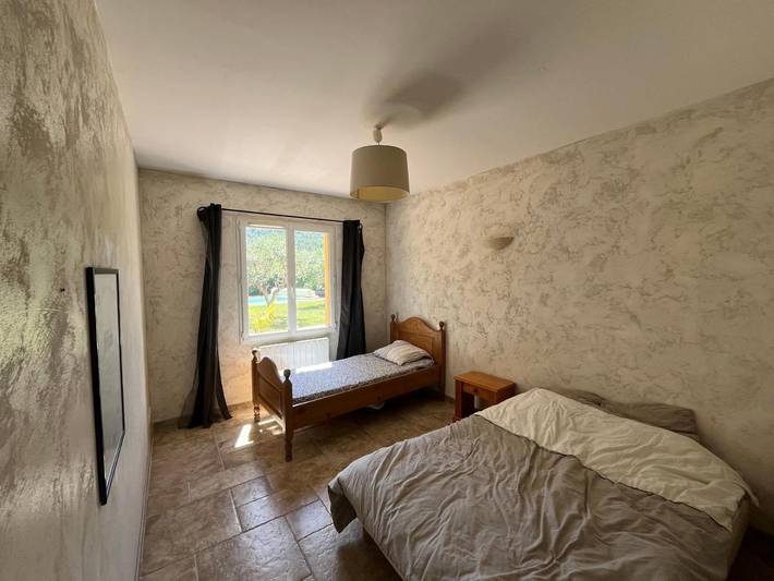 Location de vacances pour 10 personnes, avec vue ainsi que piscine et terrasse à Simiane-Collongue - 3