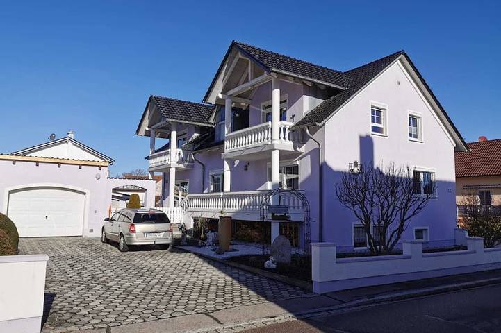 Ferienwohnung für 6 Personen, mit Balkon und Garten sowie Pool