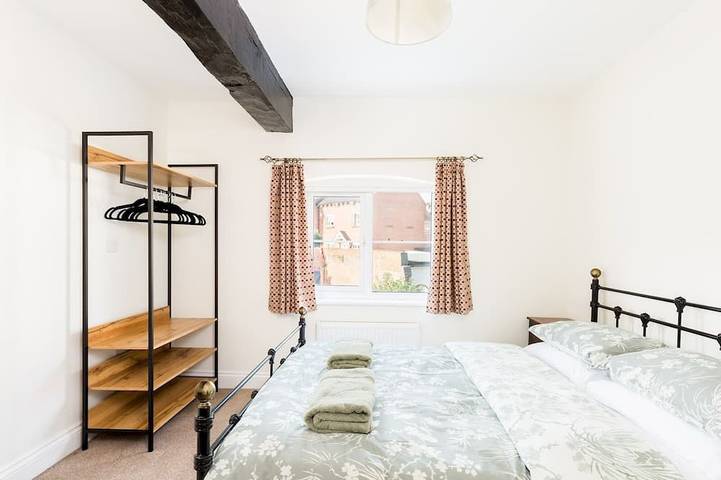 Cv34 4Jd 20 St Nicholas Church Street · Cosy 2 Bed, Central Warwick & Parking | Pass The Keys in Warwick, Warwickshire